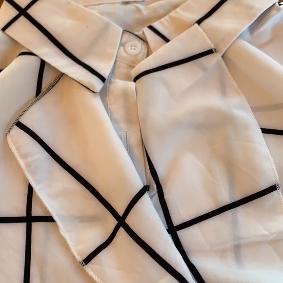 Ruffle trim blouse - Picture 11 of 11